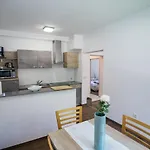 Sentvid Apartamento *